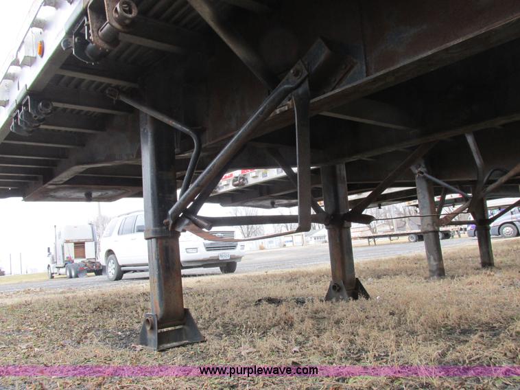 image for item L7102 1999 Wilson CF902 flatbed trailer