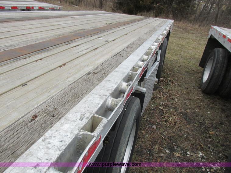 image for item L7102 1999 Wilson CF902 flatbed trailer