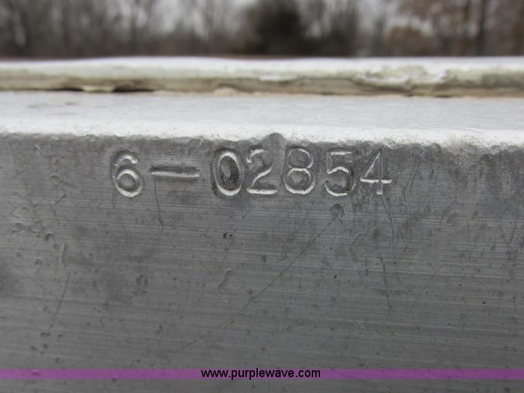 image for item L7102 1999 Wilson CF902 flatbed trailer