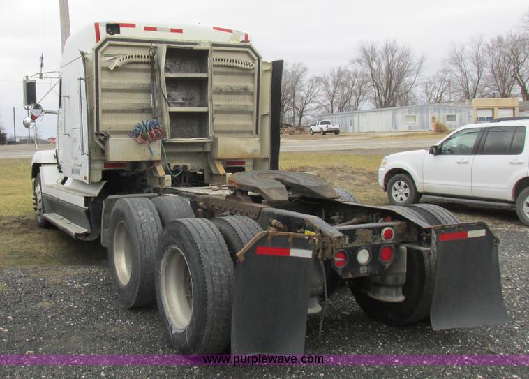 image for item L7103 2000 Freightliner FLD semi truck