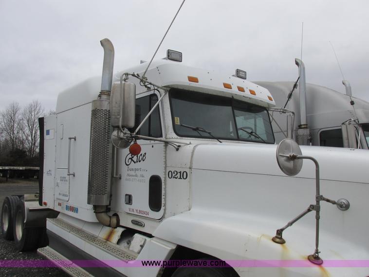 image for item L7103 2000 Freightliner FLD semi truck