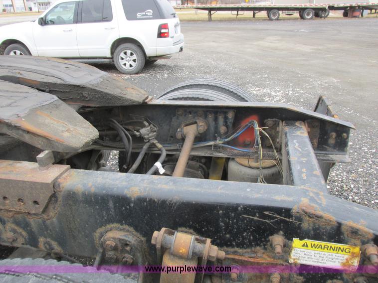 image for item L7103 2000 Freightliner FLD semi truck