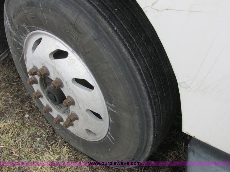 image for item L7103 2000 Freightliner FLD semi truck