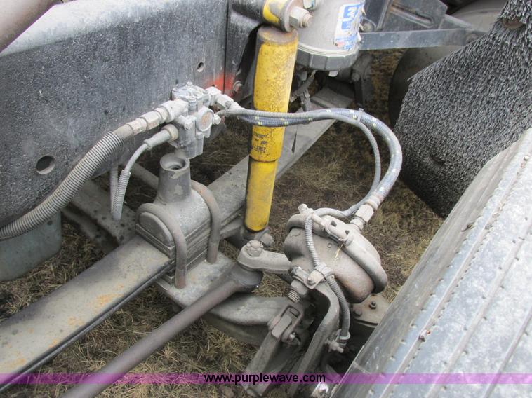 image for item L7103 2000 Freightliner FLD semi truck