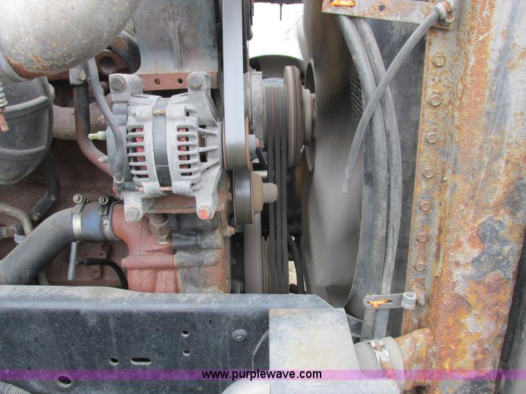 image for item L7103 2000 Freightliner FLD semi truck