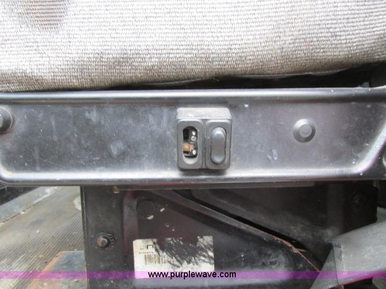 image for item L7103 2000 Freightliner FLD semi truck