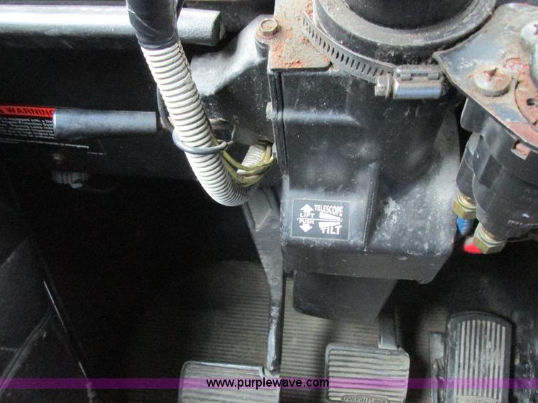 image for item L7103 2000 Freightliner FLD semi truck