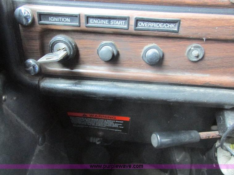 image for item L7103 2000 Freightliner FLD semi truck