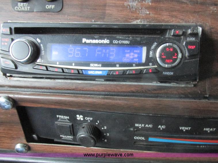 image for item L7103 2000 Freightliner FLD semi truck