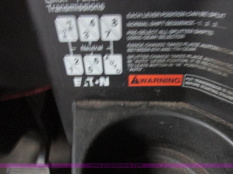 image for item L7103 2000 Freightliner FLD semi truck