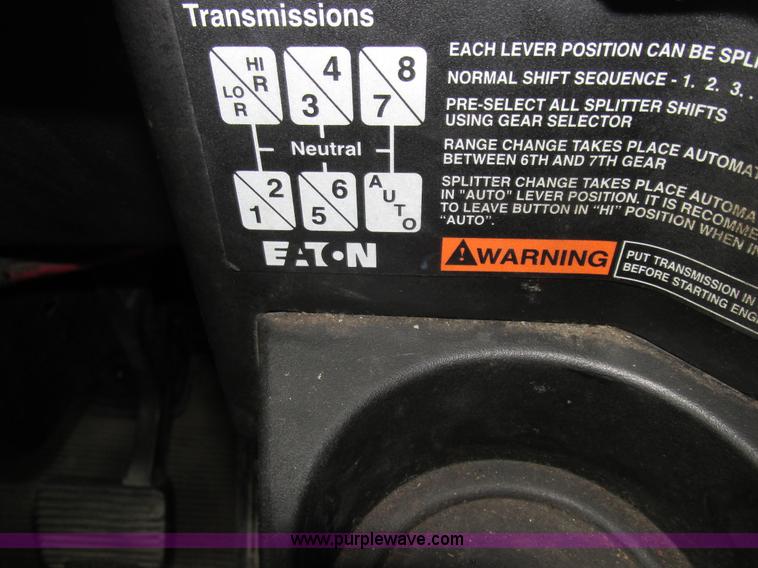 image for item L7103 2000 Freightliner FLD semi truck