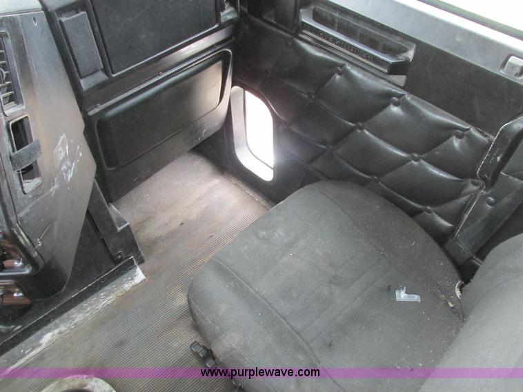 image for item L7103 2000 Freightliner FLD semi truck