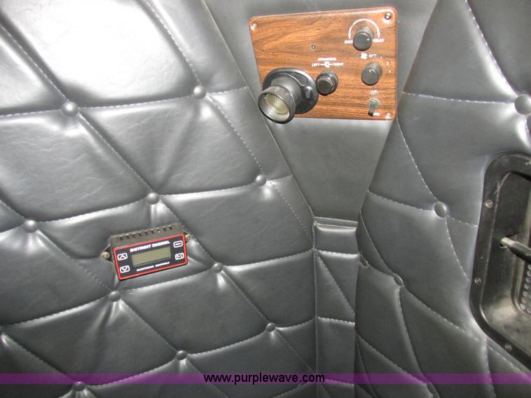 image for item L7103 2000 Freightliner FLD semi truck