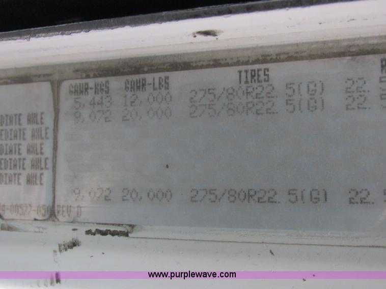 image for item L7103 2000 Freightliner FLD semi truck