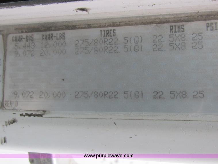 image for item L7103 2000 Freightliner FLD semi truck