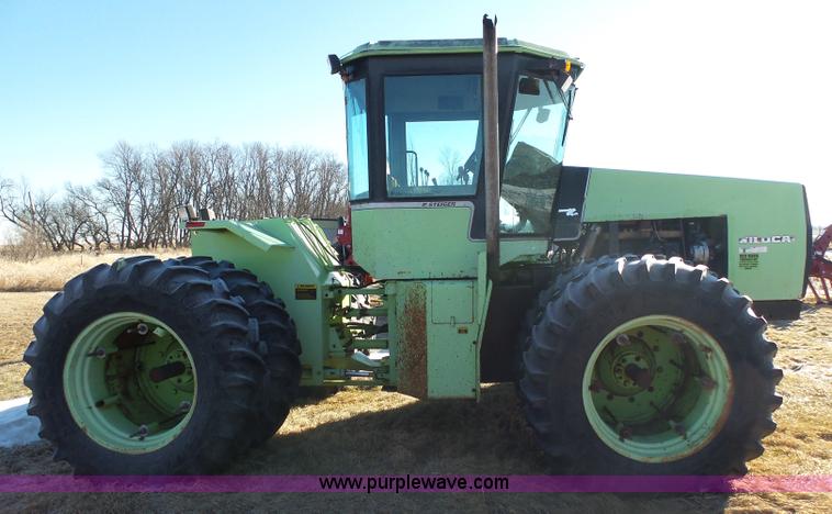 image for item AL9222 1987 Steiger Wildcat 1000 4WD tractor