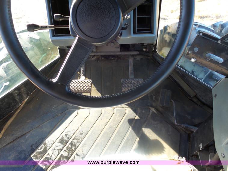 image for item AL9222 1987 Steiger Wildcat 1000 4WD tractor