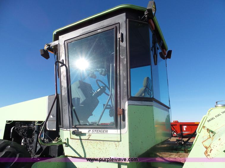 image for item AL9222 1987 Steiger Wildcat 1000 4WD tractor