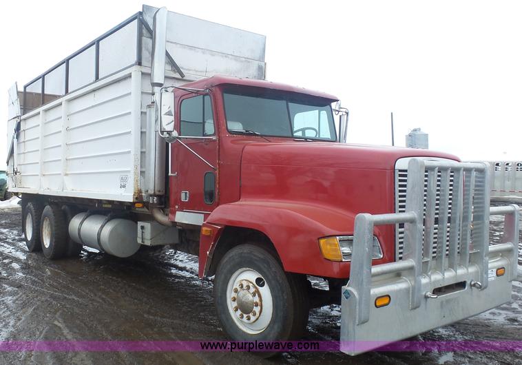 image for item J1685 1993 Freightliner silage grain truck