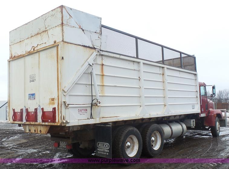 image for item J1685 1993 Freightliner silage grain truck