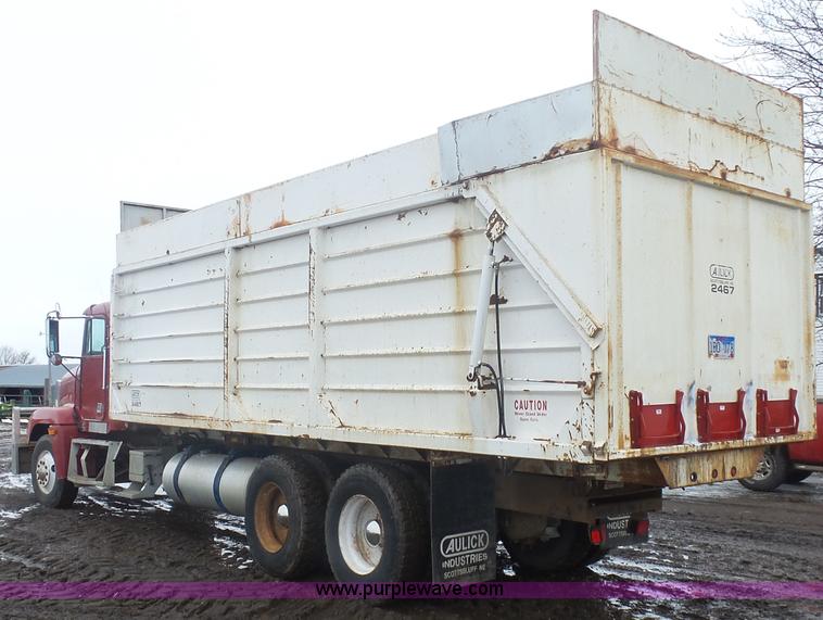 image for item J1685 1993 Freightliner silage grain truck