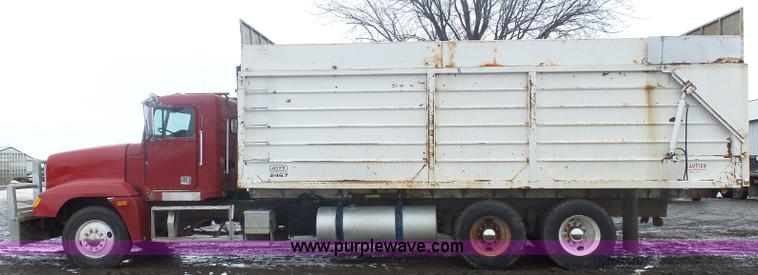 image for item J1685 1993 Freightliner silage grain truck