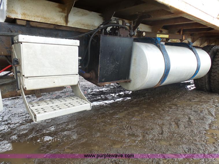 image for item J1685 1993 Freightliner silage grain truck