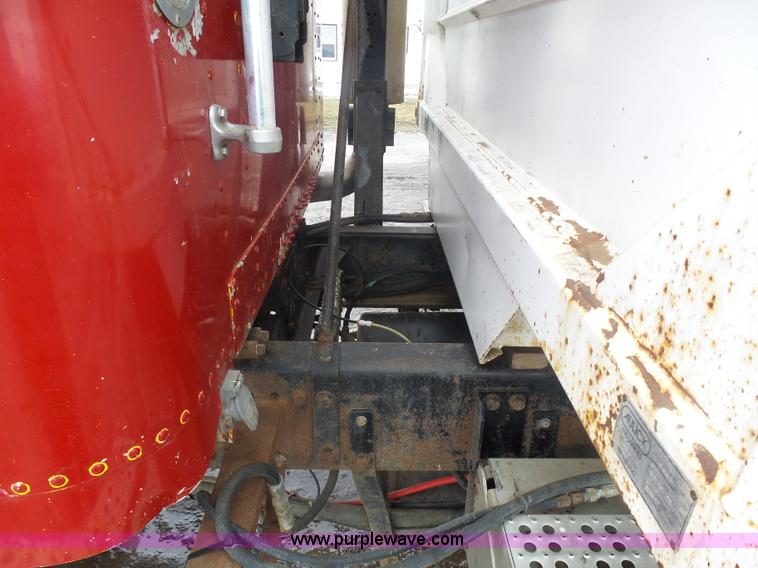 image for item J1685 1993 Freightliner silage grain truck