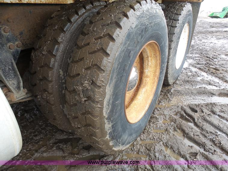 image for item J1685 1993 Freightliner silage grain truck