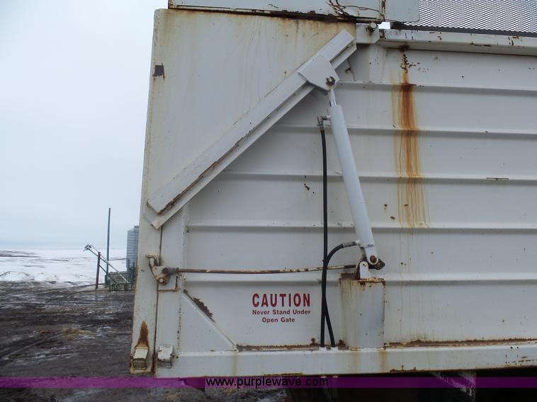 image for item J1685 1993 Freightliner silage grain truck