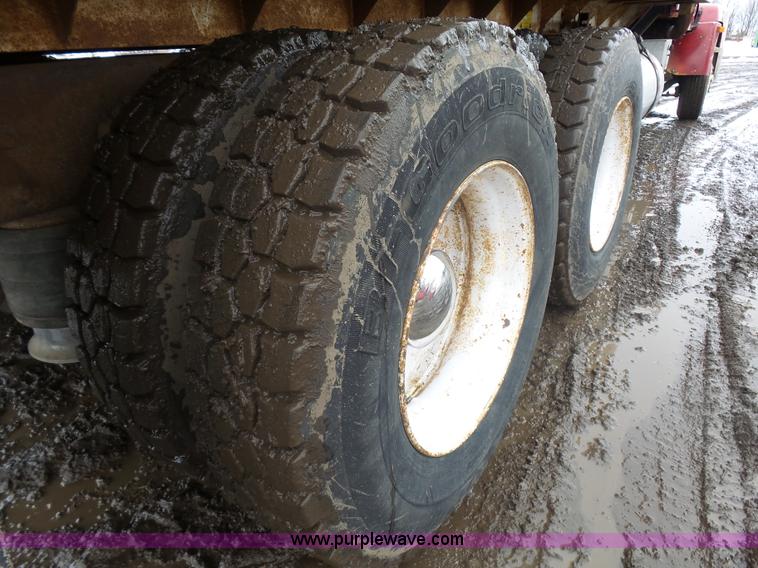 image for item J1685 1993 Freightliner silage grain truck