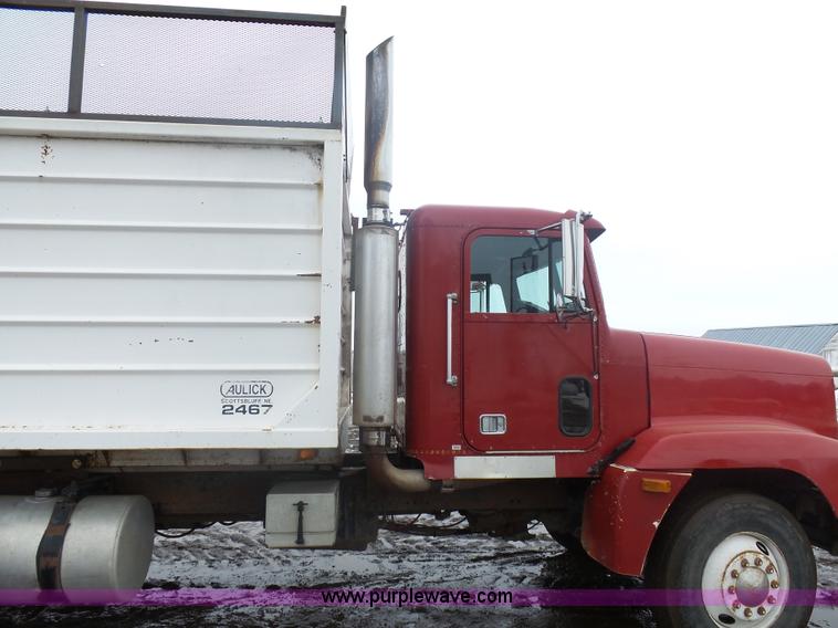 image for item J1685 1993 Freightliner silage grain truck