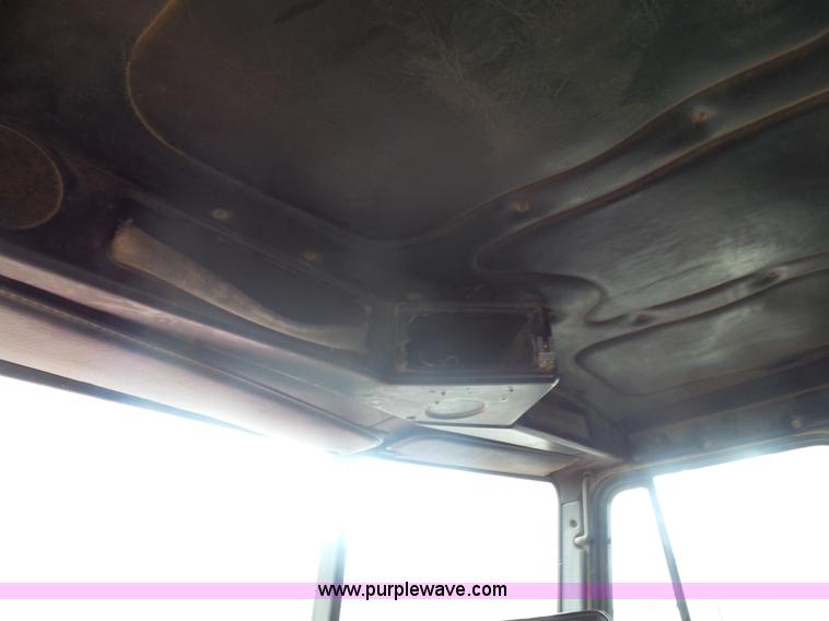 image for item J1685 1993 Freightliner silage grain truck