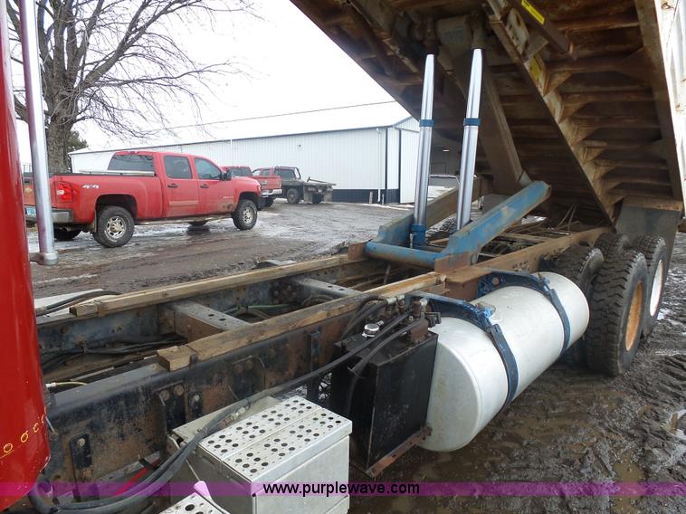 image for item J1685 1993 Freightliner silage grain truck