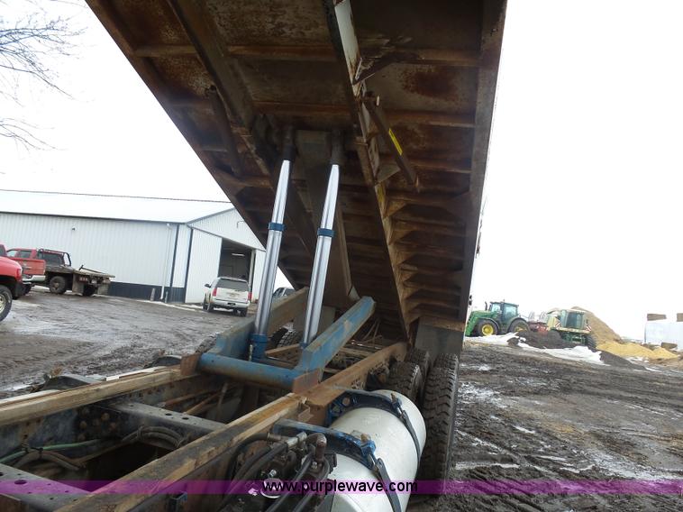 image for item J1685 1993 Freightliner silage grain truck