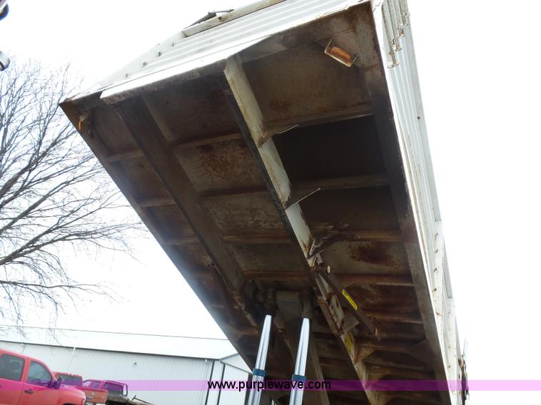 image for item J1685 1993 Freightliner silage grain truck