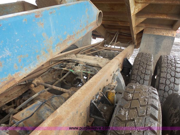 image for item J1685 1993 Freightliner silage grain truck