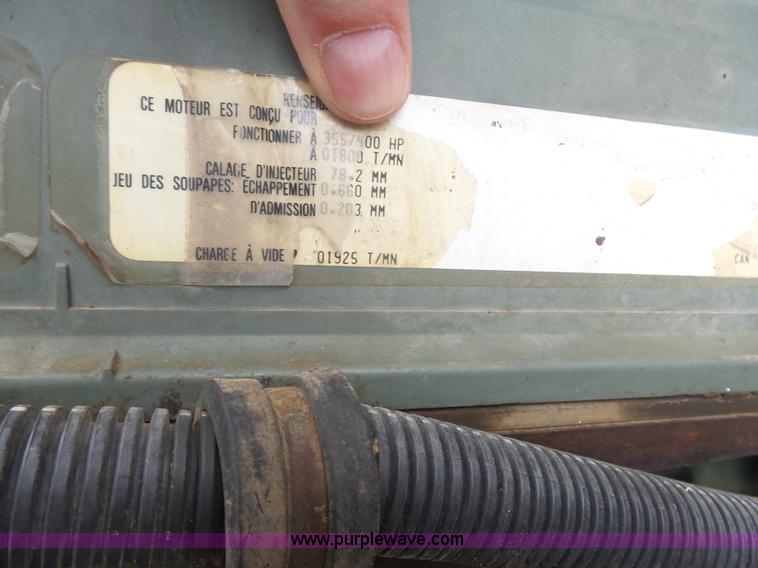 image for item J1685 1993 Freightliner silage grain truck