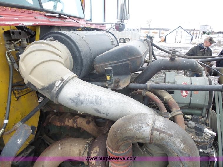 image for item J1685 1993 Freightliner silage grain truck