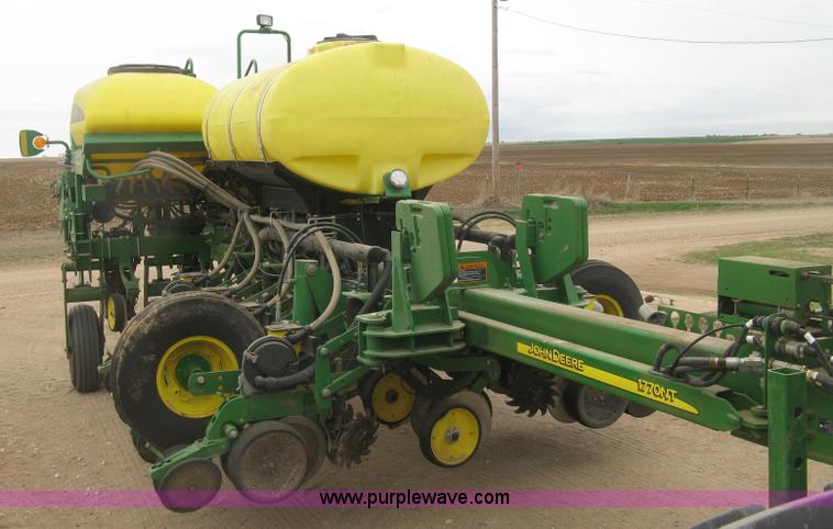 image for item J2874 2013 John Deere 1770NT CCS no-till planter