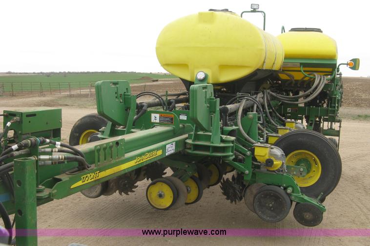 image for item J2874 2013 John Deere 1770NT CCS no-till planter