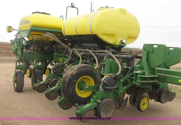 image for item J2874 2013 John Deere 1770NT CCS no-till planter