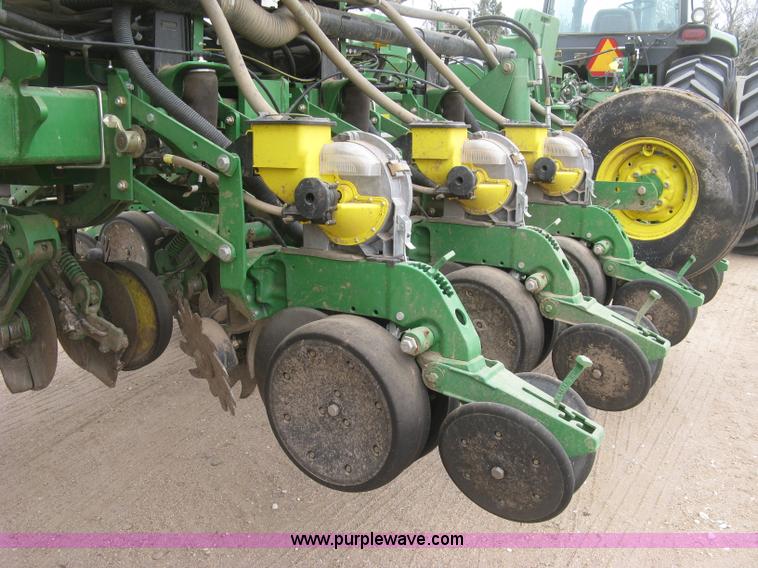 image for item J2874 2013 John Deere 1770NT CCS no-till planter
