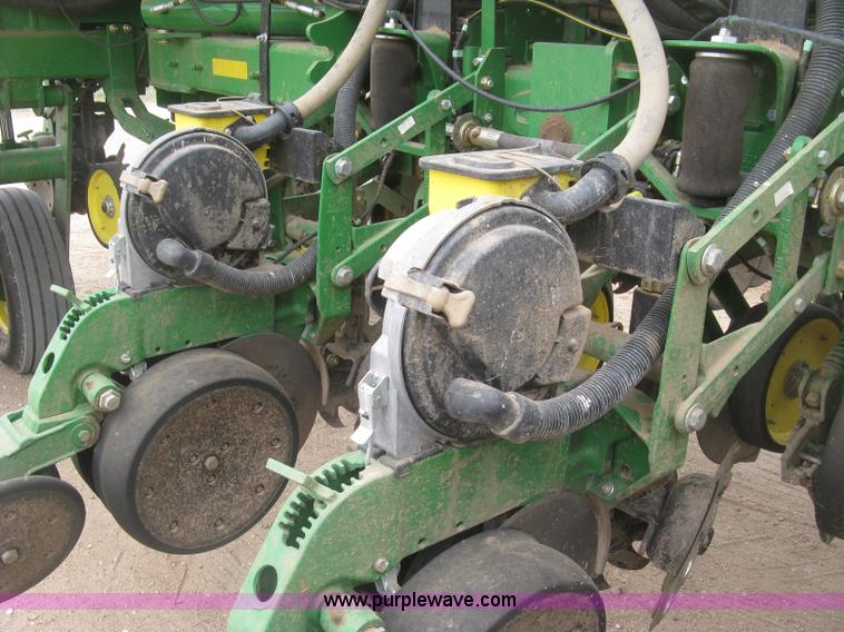 image for item J2874 2013 John Deere 1770NT CCS no-till planter