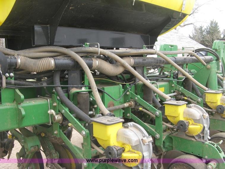 image for item J2874 2013 John Deere 1770NT CCS no-till planter