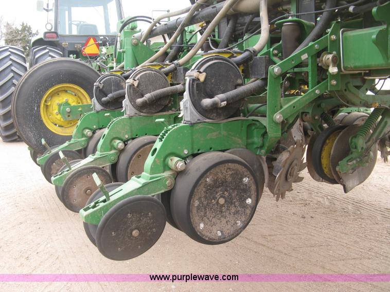 image for item J2874 2013 John Deere 1770NT CCS no-till planter