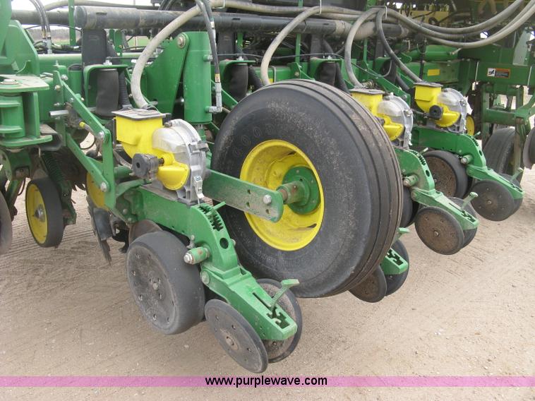 image for item J2874 2013 John Deere 1770NT CCS no-till planter