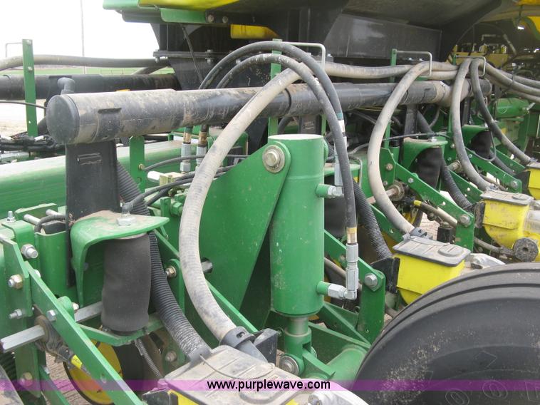 image for item J2874 2013 John Deere 1770NT CCS no-till planter