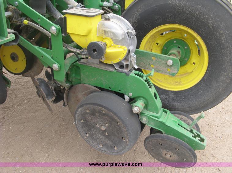 image for item J2874 2013 John Deere 1770NT CCS no-till planter