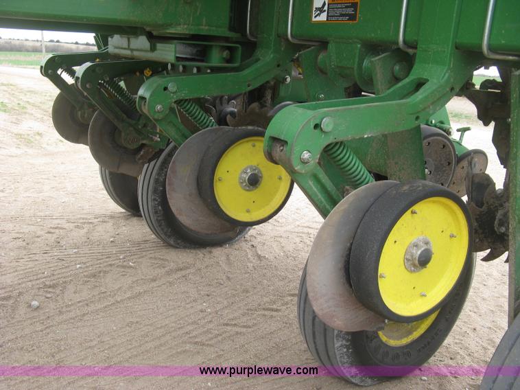 image for item J2874 2013 John Deere 1770NT CCS no-till planter